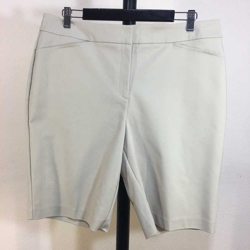 Chicos Short Khakis